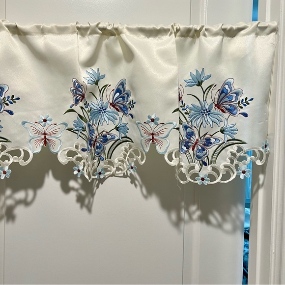 2 Window Valances Embroidered Blue Floral Butterfly - Picture 8 of 8